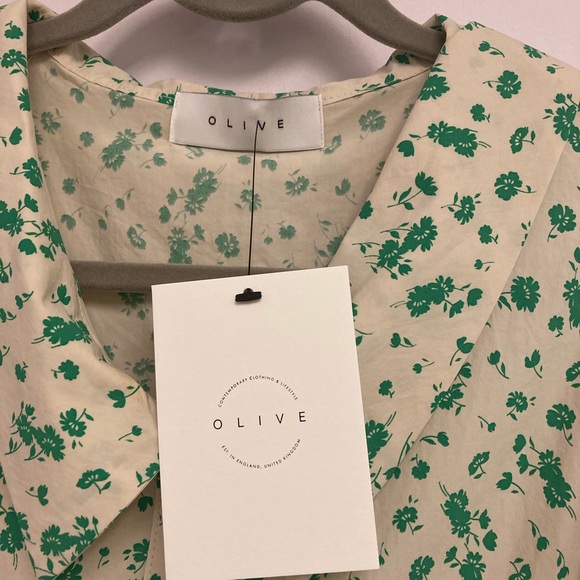 Donating tomorrow: Carnation print blouse by Olive Clothing - Picture 5 of 5